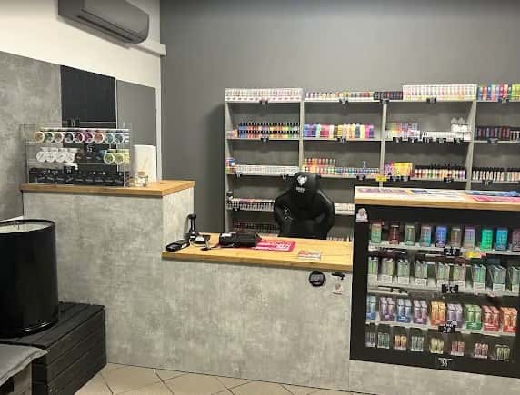Wnętrze sklepu z e-papierosami LokiVape