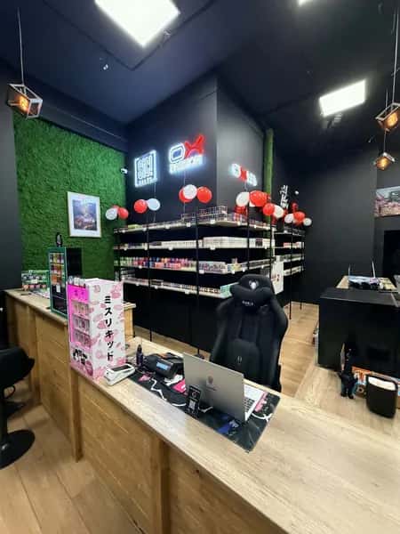 Wnętrze sklepu z e-papierosami LokiVape