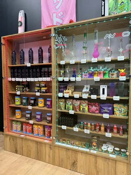 Wnętrze sklepu z e-papierosami LokiVape