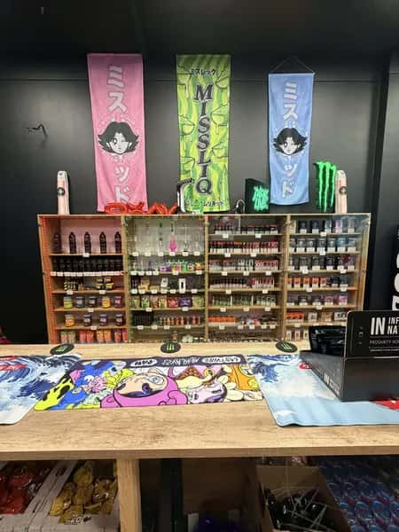 Wnętrze sklepu z e-papierosami LokiVape