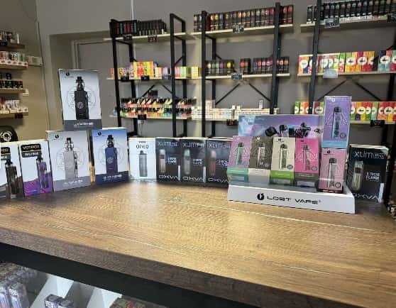 Wnętrze sklepu z e-papierosami LokiVape
