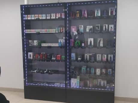 Wnętrze sklepu z e-papierosami LokiVape