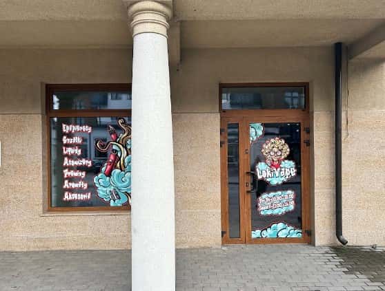 Wnętrze sklepu z e-papierosami LokiVape