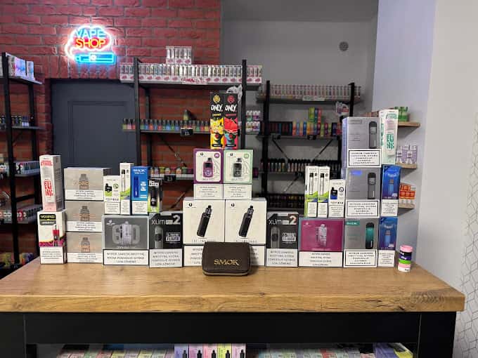 Wnętrze sklepu z e-papierosami LokiVape